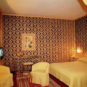https://carletto.hotelinveneto.com